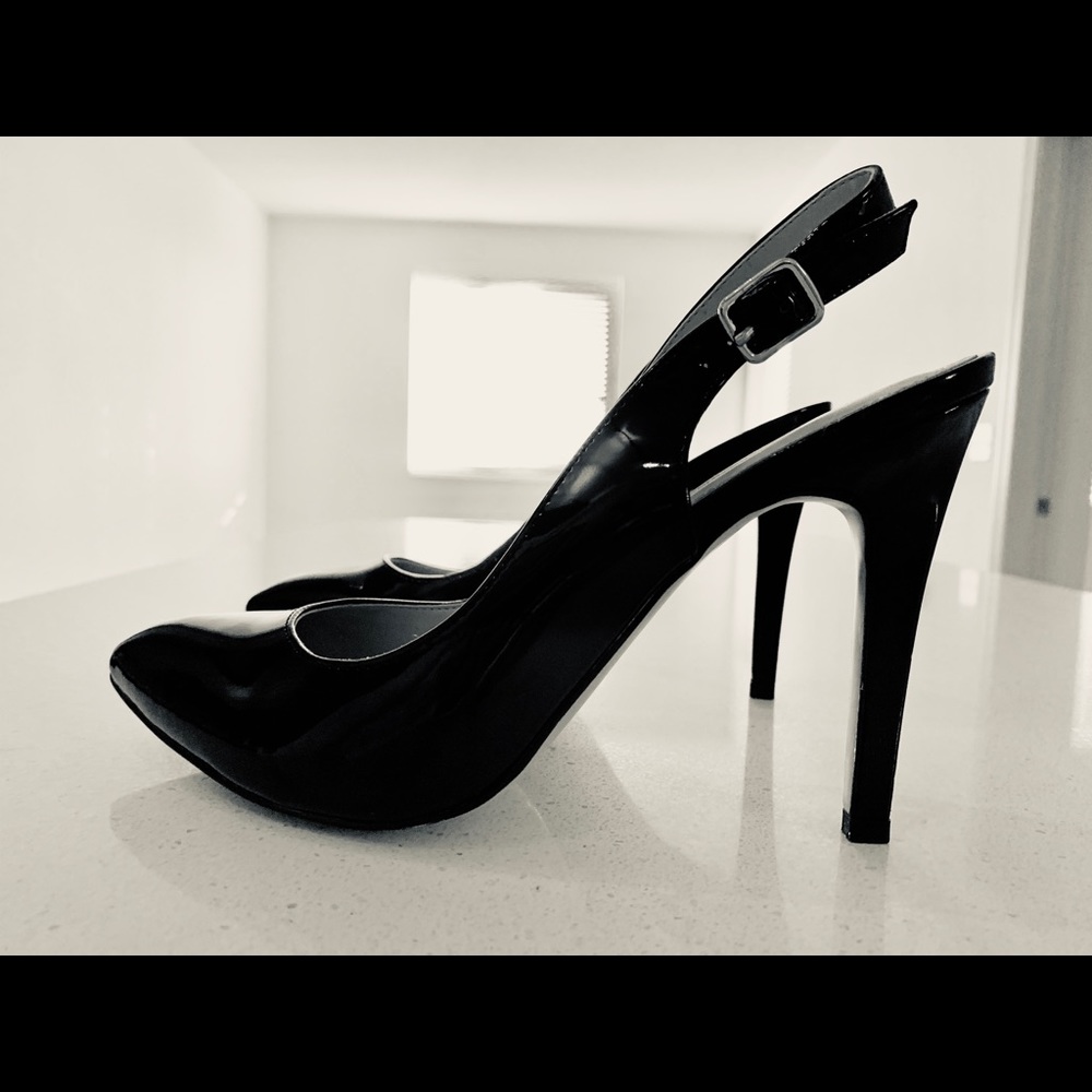 BCBG Generation black size 8.5 pointed toe heels